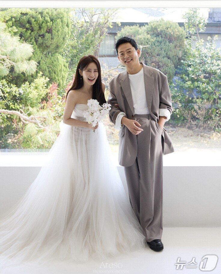 본문 이미지 - 방송인 김준호, 김지민 청첩장