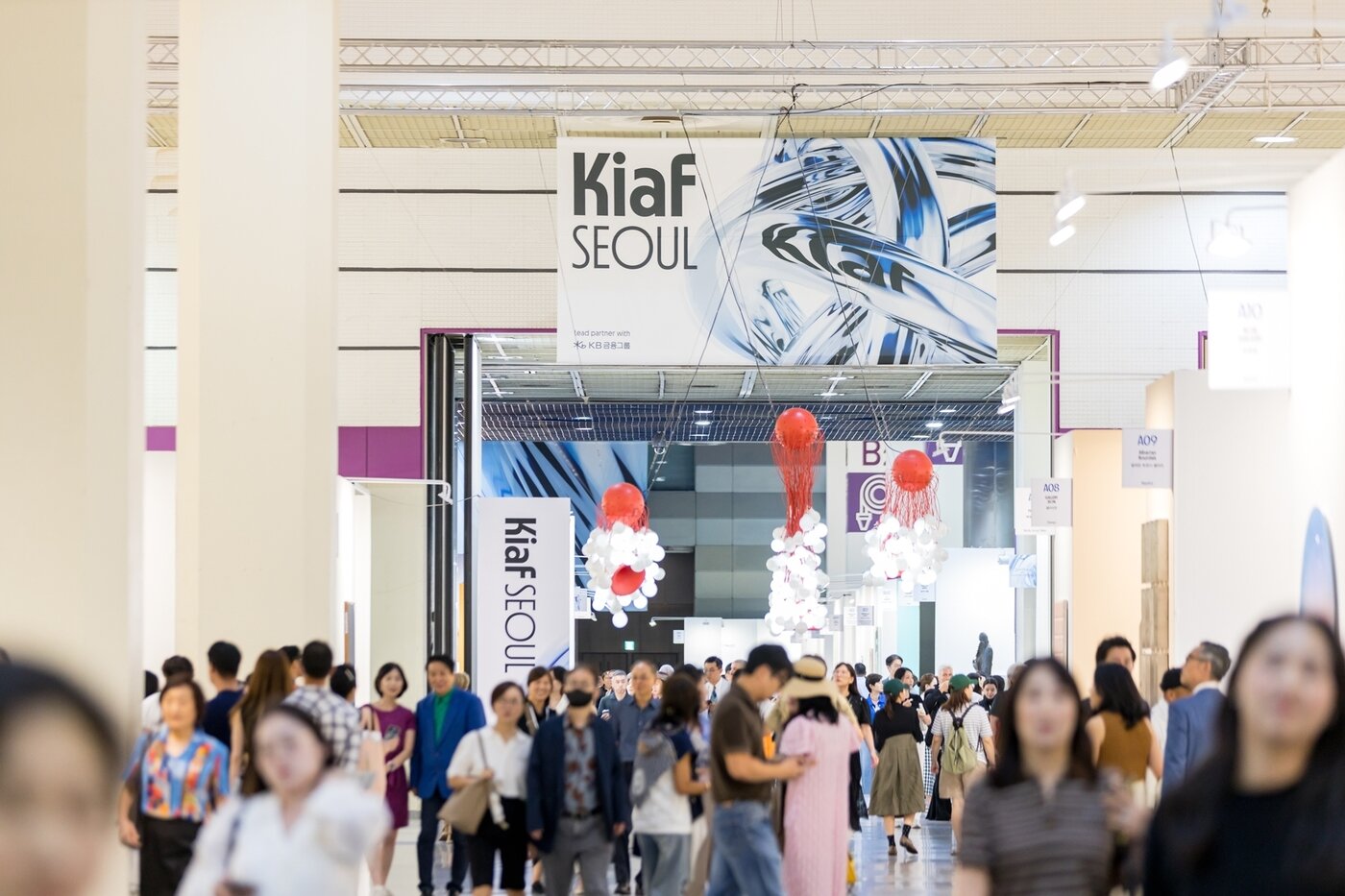 본문 이미지 - 키아프 서울&#40;Kiaf SEOUL&#41; 2024_전시장 전경 &#40;키아프 사무국 제공&#41;