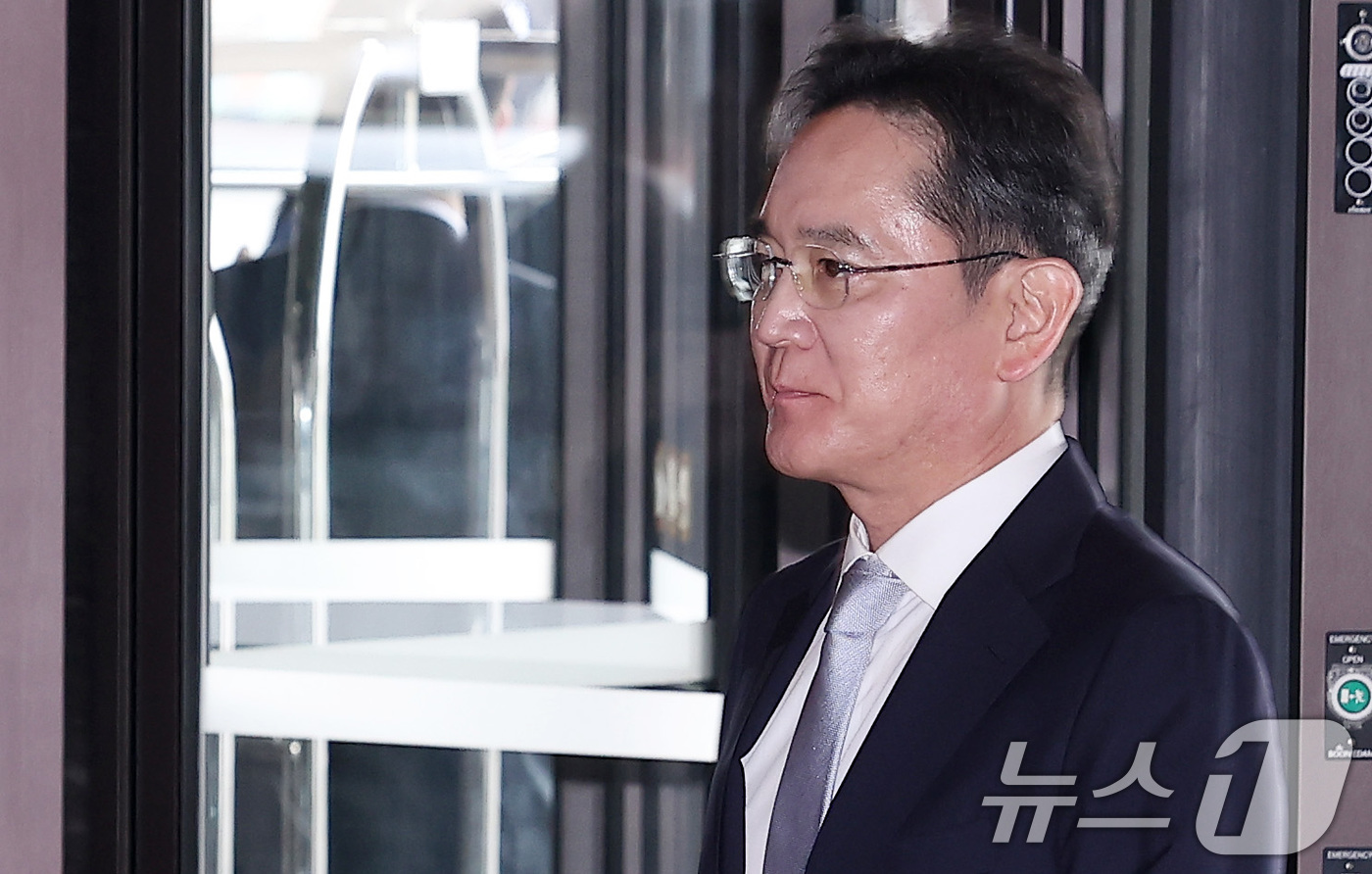 (서울=뉴스1) 김성진 기자 = 이재용 삼성전자 회장이 30일 서울 중구 신라호텔에서 열린 2025 삼성호암상 시상식에 참석하고 있다. 2025.5.30/뉴스1