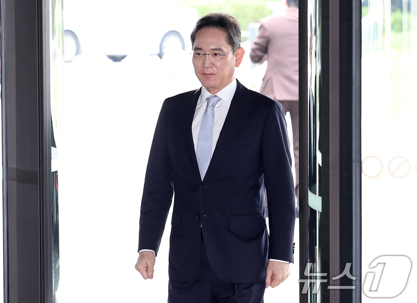 본문 이미지 - 이재용 삼성전자 회장이 30일 서울 중구 신라호텔에서 열린 2025 삼성호암상 시상식에 참석하고 있다. 2025.5.30/뉴스1 ⓒ News1 김성진 기자