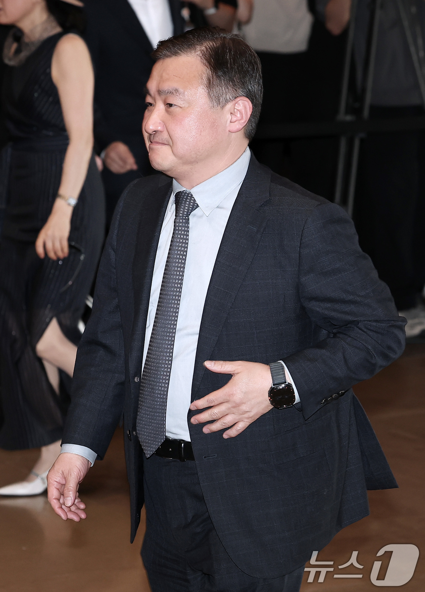 (서울=뉴스1) 김성진 기자 = 노태문 삼성전자 DX부문장 직무대행 사장이 30일 서울 중구 신라호텔에서 열린 2025 삼성호암상 시상식에 참석하고 있다. 2025.5.30/뉴스1 …