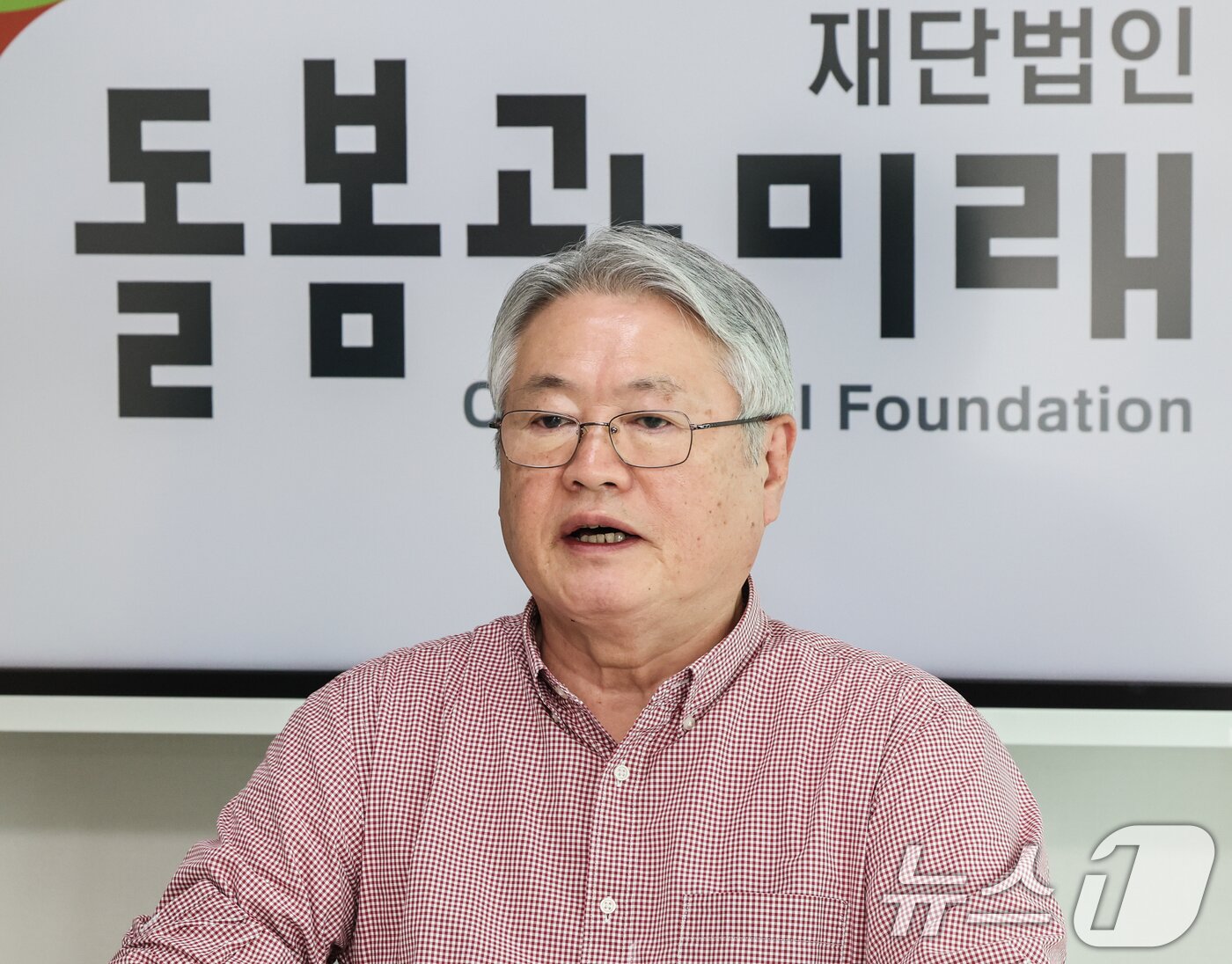 본문 이미지 - 김용익 돌봄과미래 이사장이 30일 서울 마포구 사무실에서 뉴스1과 인터뷰를 하고 있다. 2025.5.30/뉴스1 ⓒ News1 허경 기자