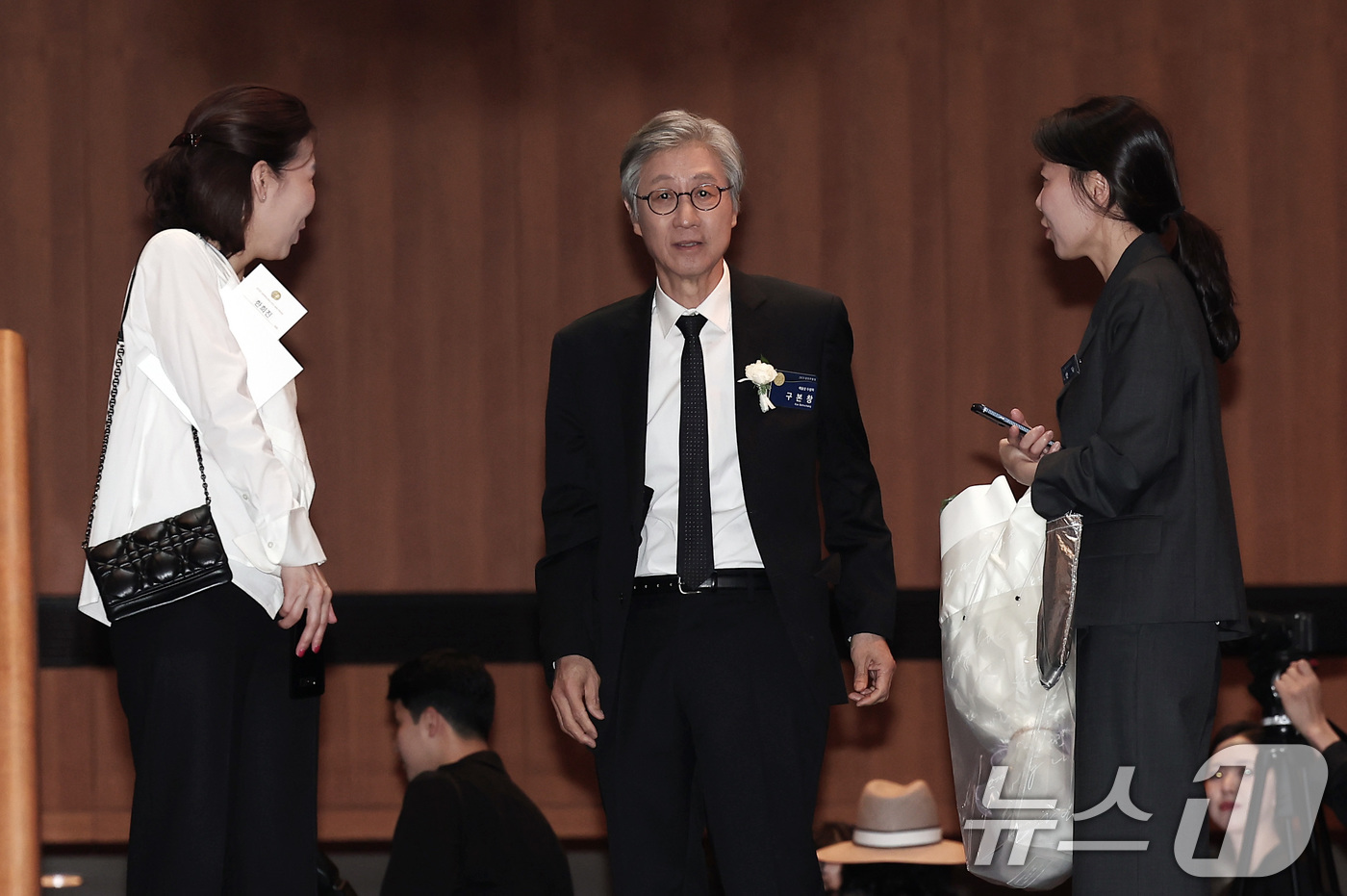 (서울=뉴스1) 김성진 기자 = 사진작가 구본창이 30일 서울 중구 신라호텔에서 열린 2025 삼성호암상 시상식에 참석하고 있다.  2025.5.30/뉴스1