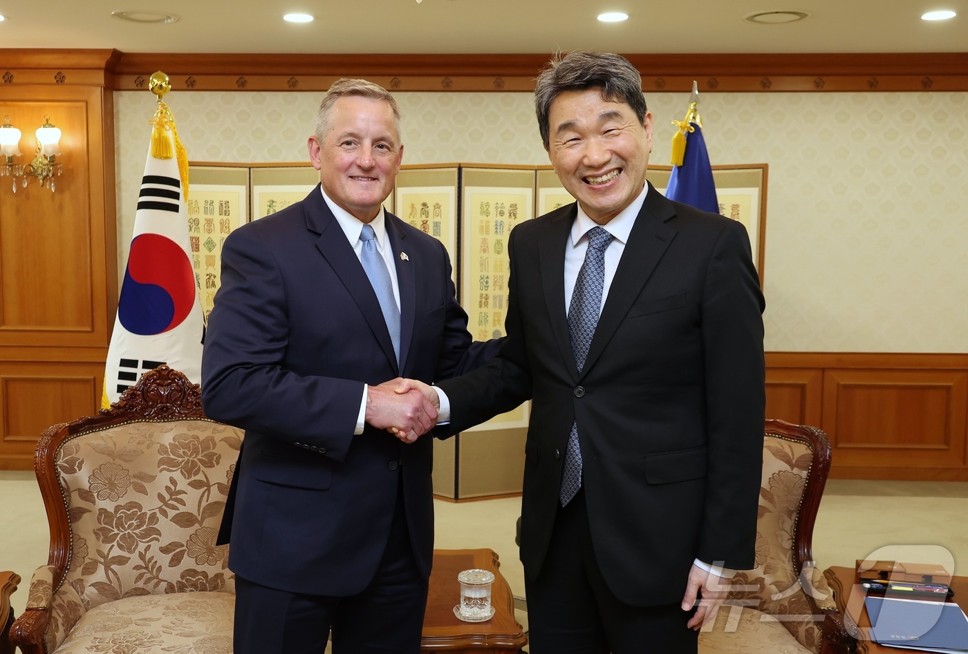 (서울=뉴스1) 임세영 기자 = 이주호 대통령 권한대행 부총리 겸 교육부 장관이 30일 서울 종로구 정부서울청사에서 미국 하원 천연자원위원회 대표단을 접견하고 있다. (교육부 제공 …