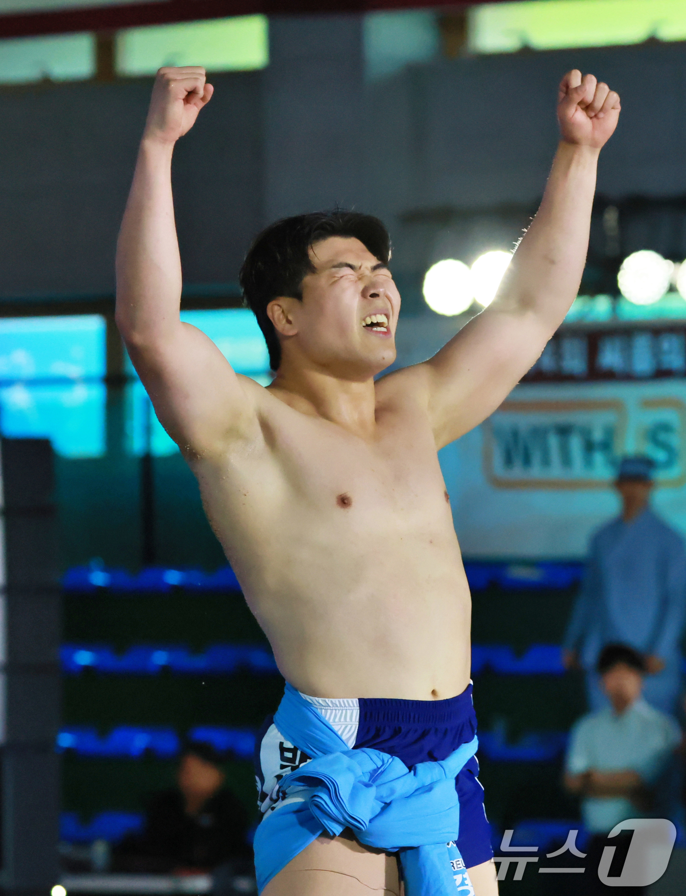 (서울=뉴스1) 김명섭 기자 = 30일 경상북도 문경시 문경실내체육관에서 열린 ‘위더스제약 2025 문경단오장사씨름대회’ 소백장사(72kg이하)에 등극한 박대한(문경시청)이 우승 …