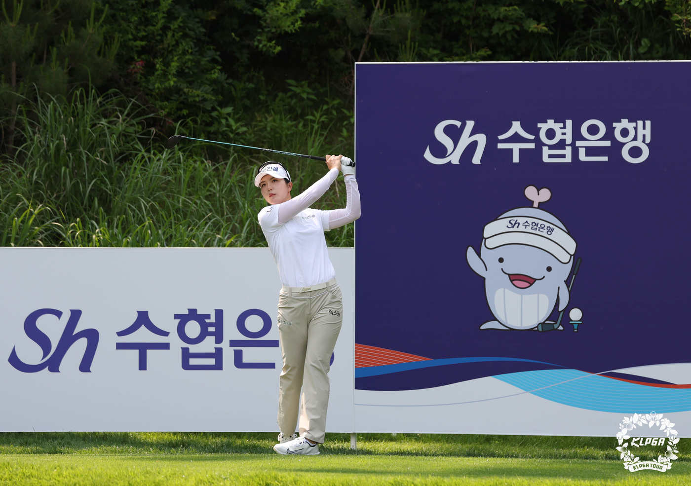 (서울=뉴스1) = 최예림이 31일 경기 양평 더스타휴 골프앤리조트에서 열린 'Sh수협은행 MBN 여자오픈' 2라운드 15번홀에서 티샷을 하고 있다. (KLPGA 제공. 재판매 및 …