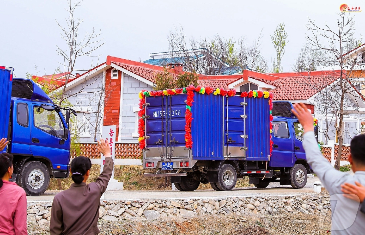 (평양 노동신문=뉴스1) = 북한 노동당 기관지 노동신문은 4일 새롭게 건설된 지방공업공장들에서 생산된 제품을 언급하며 인민들이 감탄하고 있다고 보도했다. [국내에서만 사용가능. …