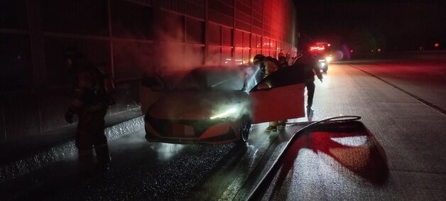한밤 구미 고속도로 달리던 승용차 불…1900여만원 재산피해