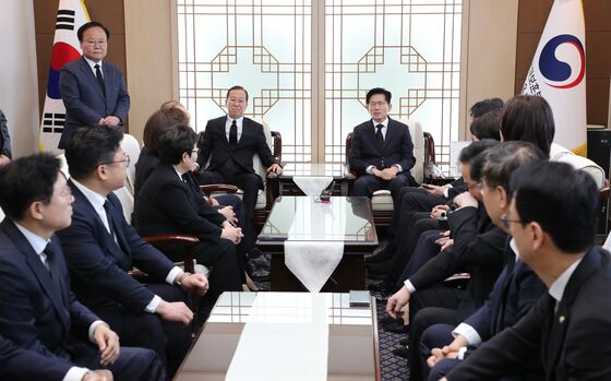 김문수, 단일화 힘겨루기…한덕수 거리두며 지도부 정면충돌