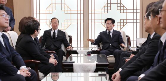 국힘 오후 7시 '단일화' 긴급 의총…김문수 참석 여부 주목