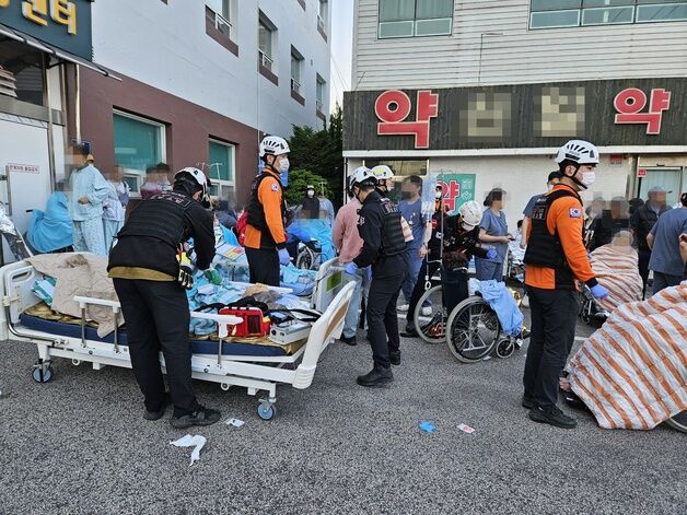 양산시 병원서 불 50분 만에 진화…11명 부상, 100여명 대피(종합)