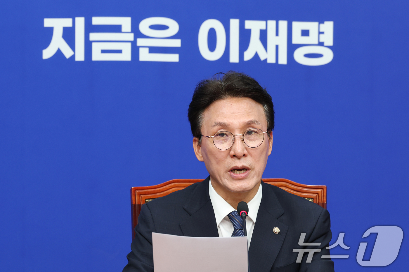 (서울=뉴스1) 이광호 기자 = 김민석 더불어민주당 상임공동 선거대책위원장이 4일 오전 서울 여의도 국회에서 기자간담회를 하고 있다. 2025.5.4/뉴스1