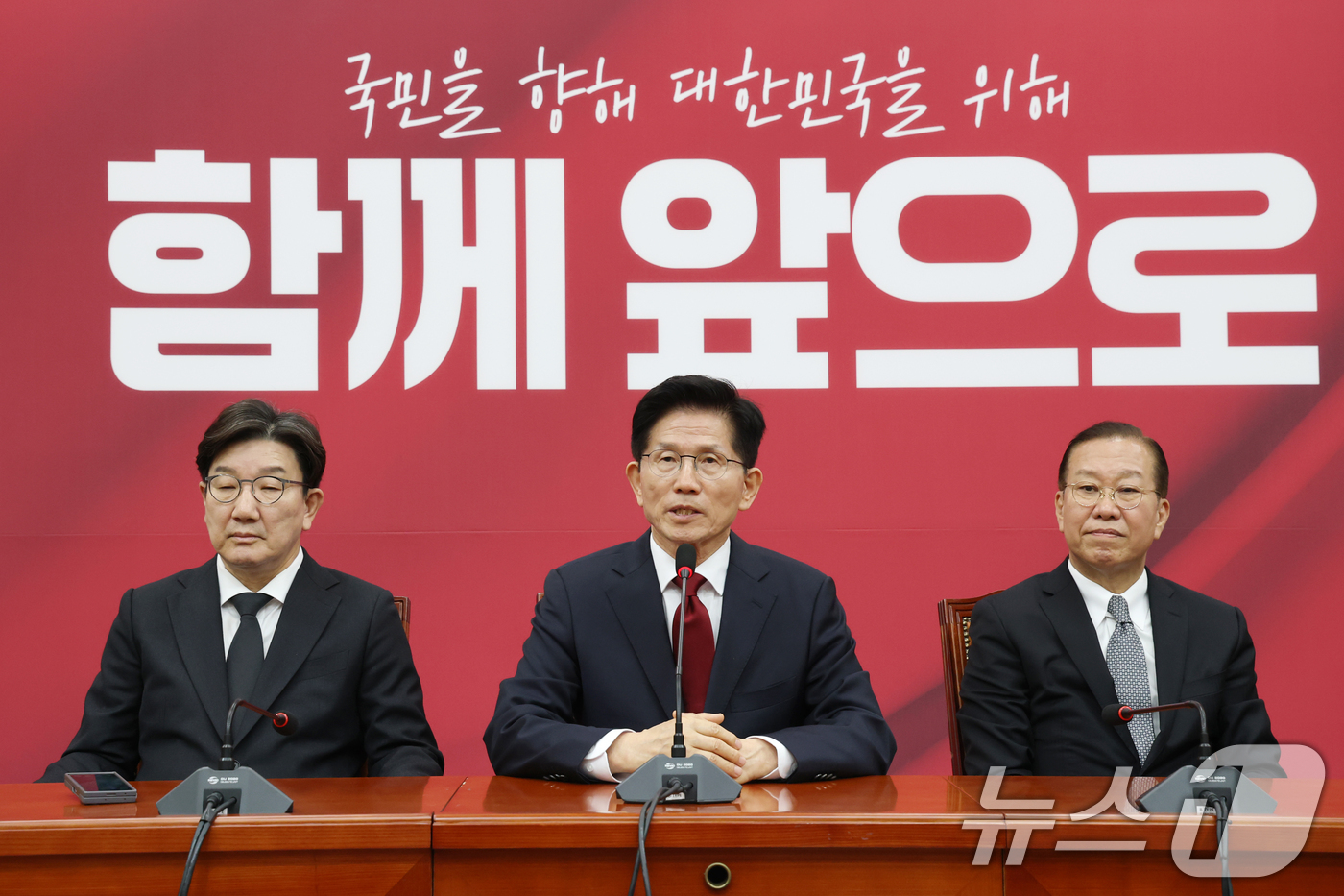 (서울=뉴스1) 이광호 기자 = 김문수 국민의힘 대통령 후보가 4일 오전 서울 여의도 국회에서 열린 선거대책위원회 회의에 참석해 발언하고 있다.  2025.5.4/뉴스1