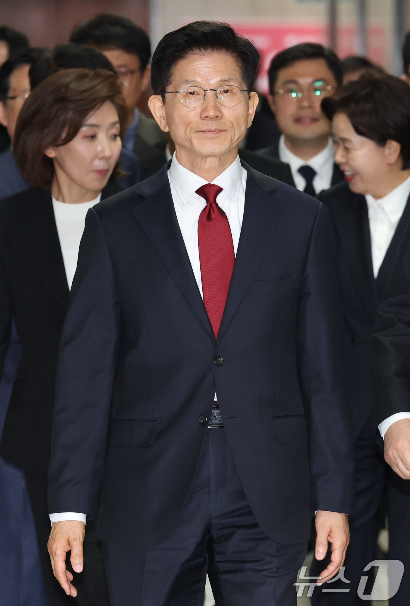 (서울=뉴스1) 이광호 기자 = 김문수 국민의힘 대통령 후보가 4일 오전 서울 여의도 국회에서 열린 선거대책위원회 회의에 참석하고 있다.  2025.5.4/뉴스1