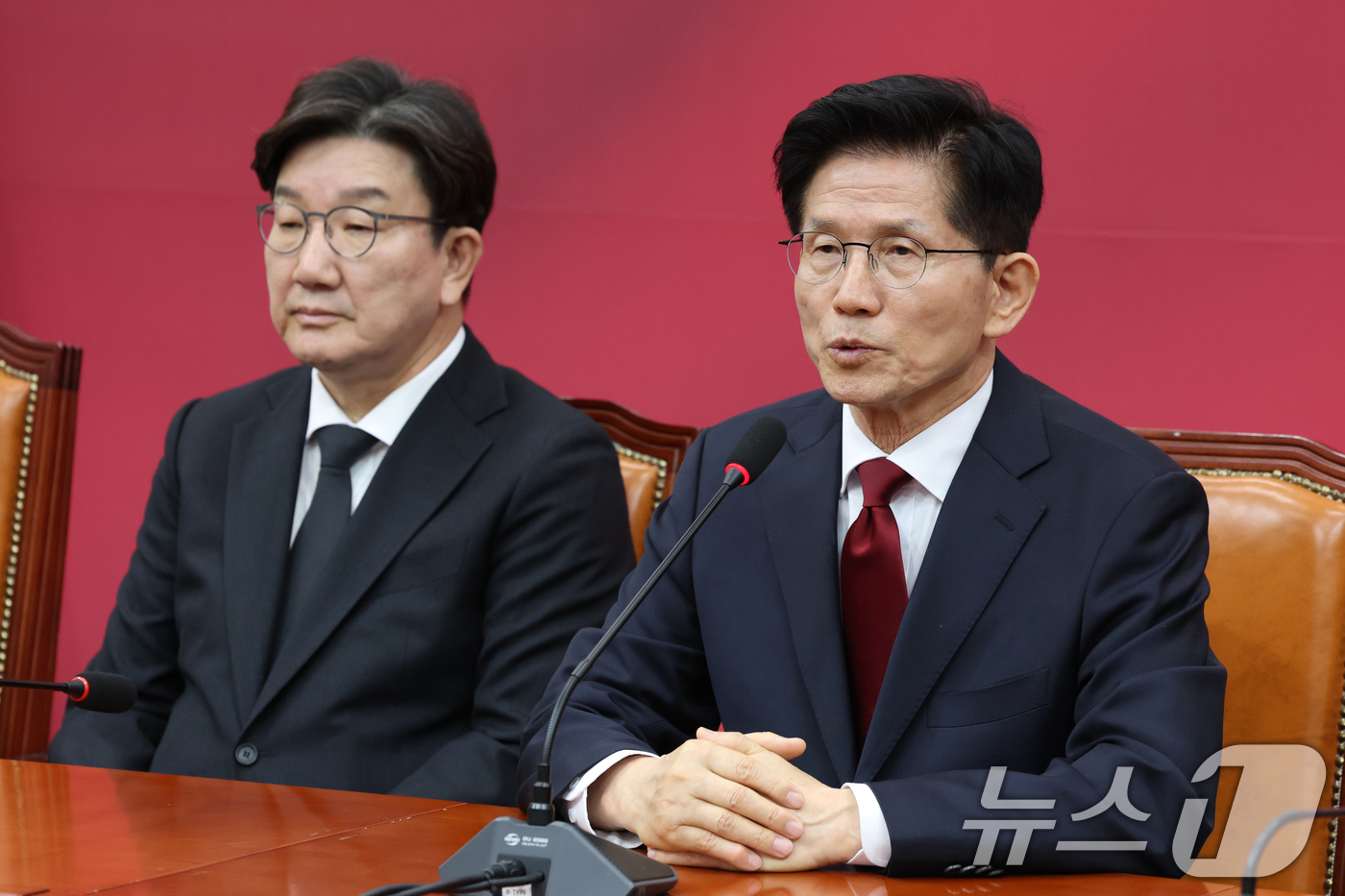 (서울=뉴스1) 이광호 기자 = 김문수 국민의힘 대통령 후보가 4일 오전 서울 여의도 국회에서 열린 선거대책위원회 회의에 참석해 발언하고 있다.  2025.5.4/뉴스1