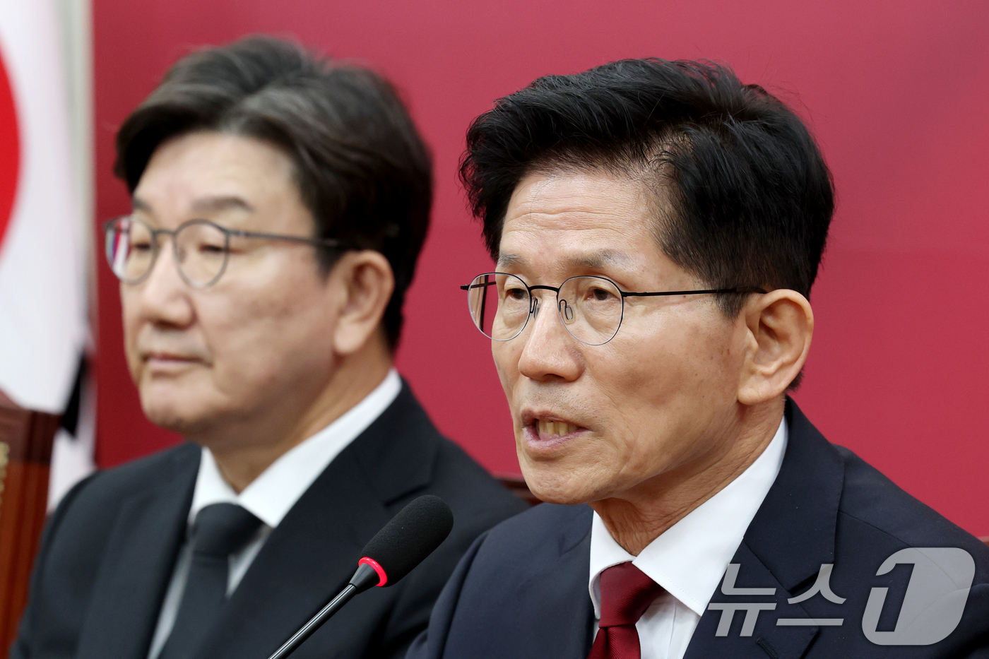 (서울=뉴스1) 이광호 기자 = 김문수 국민의힘 대통령 후보가 4일 오전 서울 여의도 국회에서 열린 선거대책위원회 회의에 참석해 발언하고 있다.  2025.5.4/뉴스1