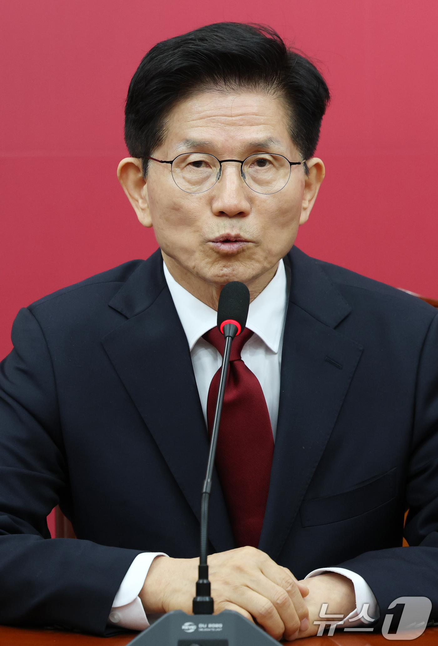 (서울=뉴스1) 이광호 기자 = 김문수 국민의힘 대통령 후보가 4일 오전 서울 여의도 국회에서 열린 선거대책위원회 회의에 참석해 발언하고 있다.  2025.5.4/뉴스1