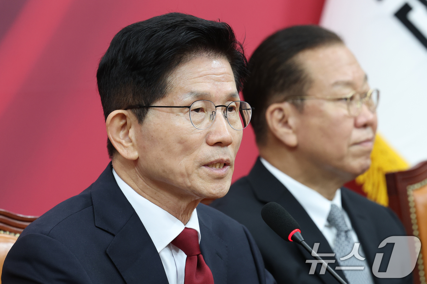 (서울=뉴스1) 이광호 기자 = 김문수 국민의힘 대통령 후보가 4일 오전 서울 여의도 국회에서 열린 선거대책위원회 회의에 참석해 발언하고 있다.  2025.5.4/뉴스1