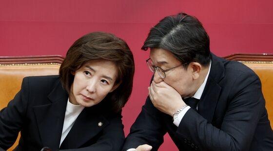 권성동·나경원 '귀엣말'