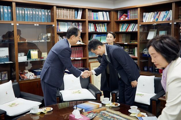 한덕수, 종교교회 주일 예배 참석…"韓 부인은 50년 교인"