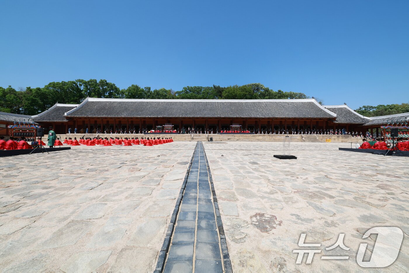 본문 이미지 - 4일 오후 서울 종로구 종묘 정전에서 &#39;종묘대제&#39;가 봉행되고 있다. &#40;공동취재&#41; 2025.5.4/뉴스1 ⓒ News1 민경석 기자