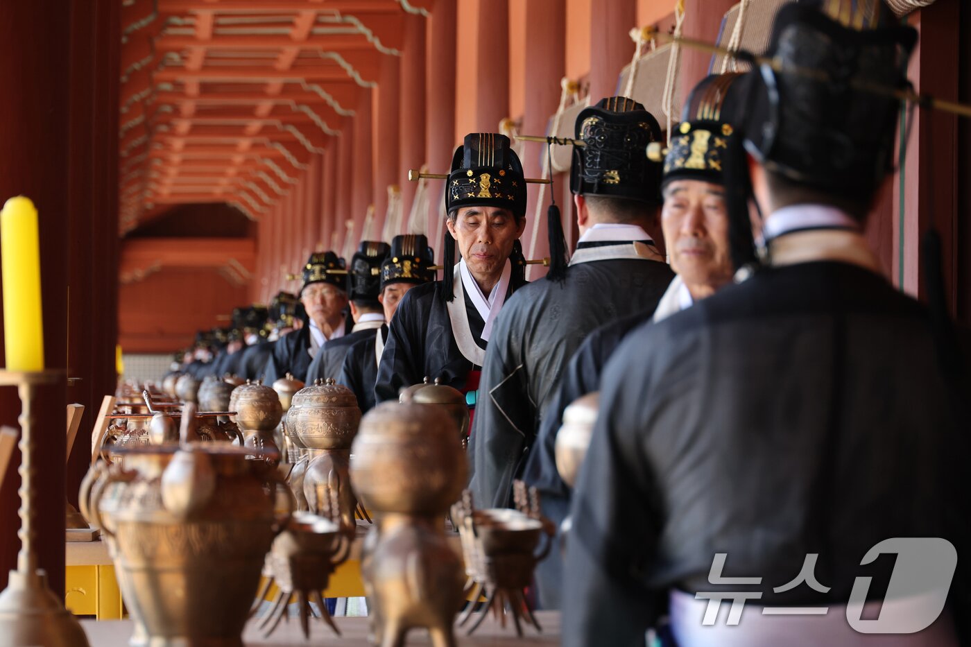 본문 이미지 - 4일 오후 서울 종로구 종묘 정전에서 &#39;종묘대제&#39;가 봉행되고 있다. &#40;공동취재&#41; 2025.5.4/뉴스1 ⓒ News1 민경석 기자
