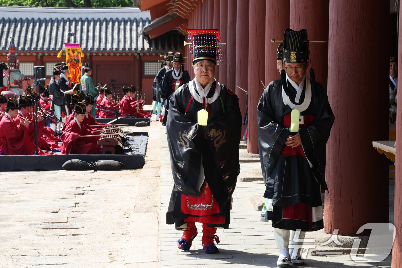 본문 이미지 - 4일 오후 서울 종로구 종묘 정전에서 &#39;종묘대제&#39;가 봉행되고 있다. &#40;공동취재&#41; 2025.5.4/뉴스1 ⓒ News1 민경석 기자