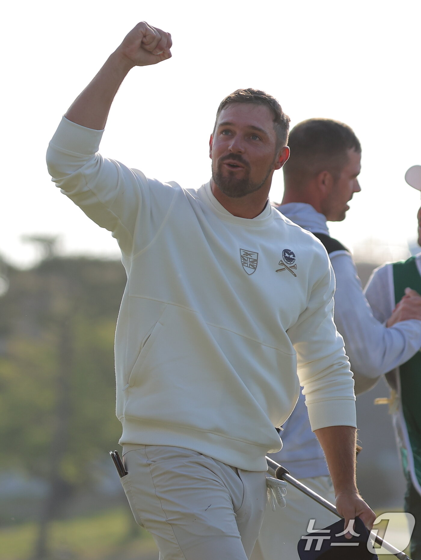 본문 이미지 - 4일 인천 연수구 잭니클라우스 골프클럽에서 열린 LIV골프 코리아 파이널라운드에서 우승을 차지한 브라이슨 디섐보가 환호하고 있다. 2025.5.4/뉴스1 ⓒ News1 박정호 기자