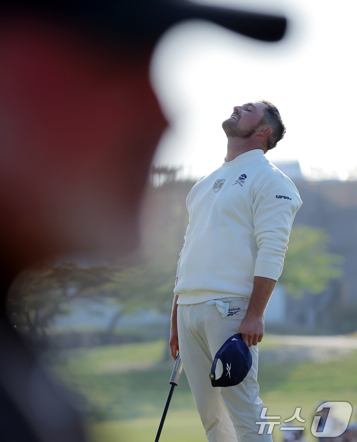 (인천=뉴스1) 박정호 기자 = 4일 인천 연수구 잭니클라우스 골프클럽에서 열린 LIV골프 코리아 파이널라운드에서 우승을 차지한 브라이슨 디섐보가 기뻐하고 있다.  2025.5.4 …