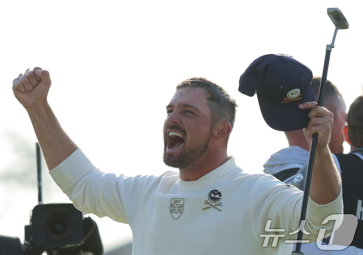 (인천=뉴스1) 박정호 기자 = 4일 인천 연수구 잭니클라우스 골프클럽에서 열린 LIV골프 코리아 파이널라운드에서 우승을 차지한 브라이슨 디섐보가 포효하고 있다.  2025.5.4 …