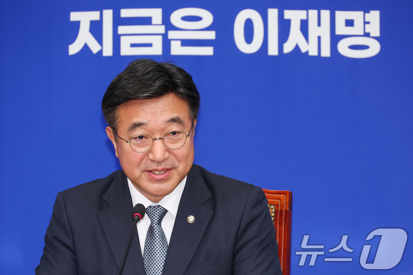 (서울=뉴스1) 안은나 기자 = 윤호중 더불어민주당 총괄선거대책본부장이 5일 오전 서울 여의도 국회에서 열린 기자간담회에 참석해 모두 발언하고 있다. 2025.5.5/뉴스1