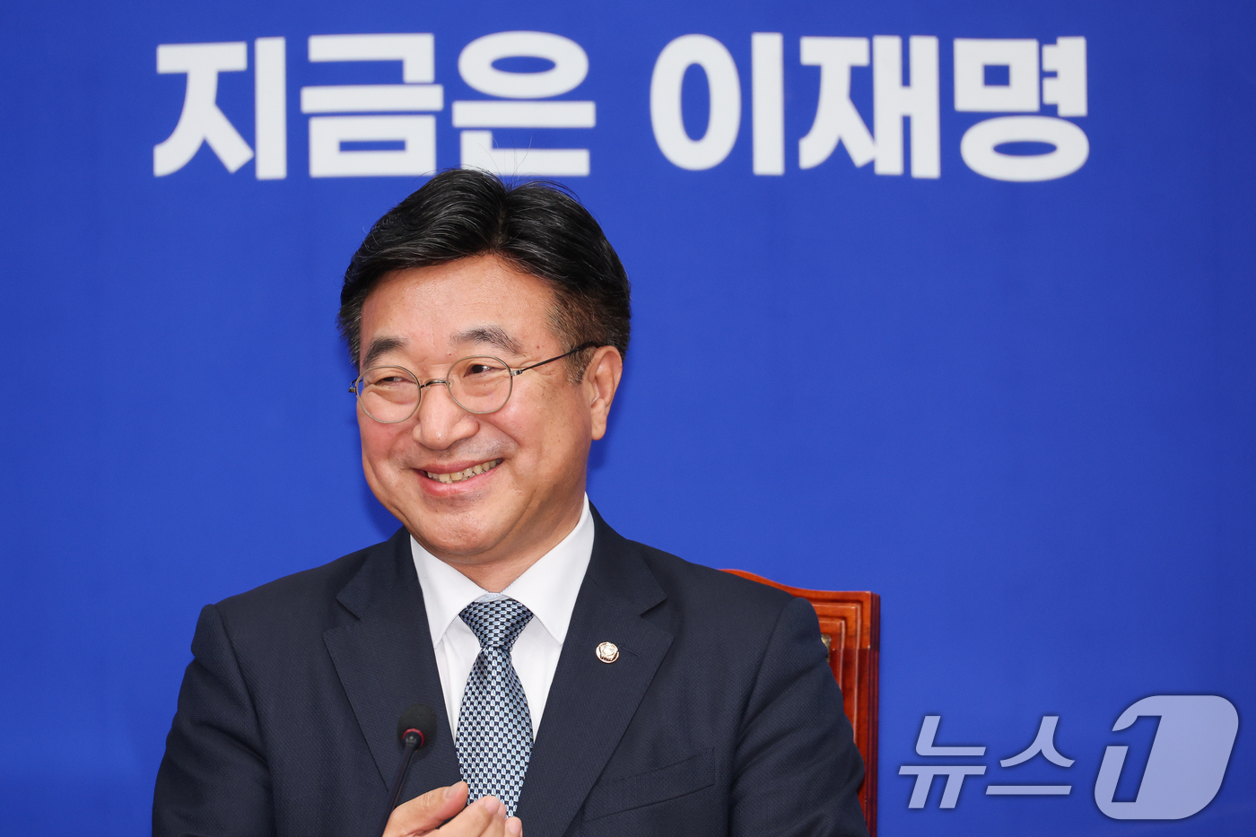 (서울=뉴스1) 안은나 기자 = 윤호중 더불어민주당 총괄선거대책본부장이 5일 오전 서울 여의도 국회에서 열린 기자간담회에 참석하고 있다. 2025.5.5/뉴스1