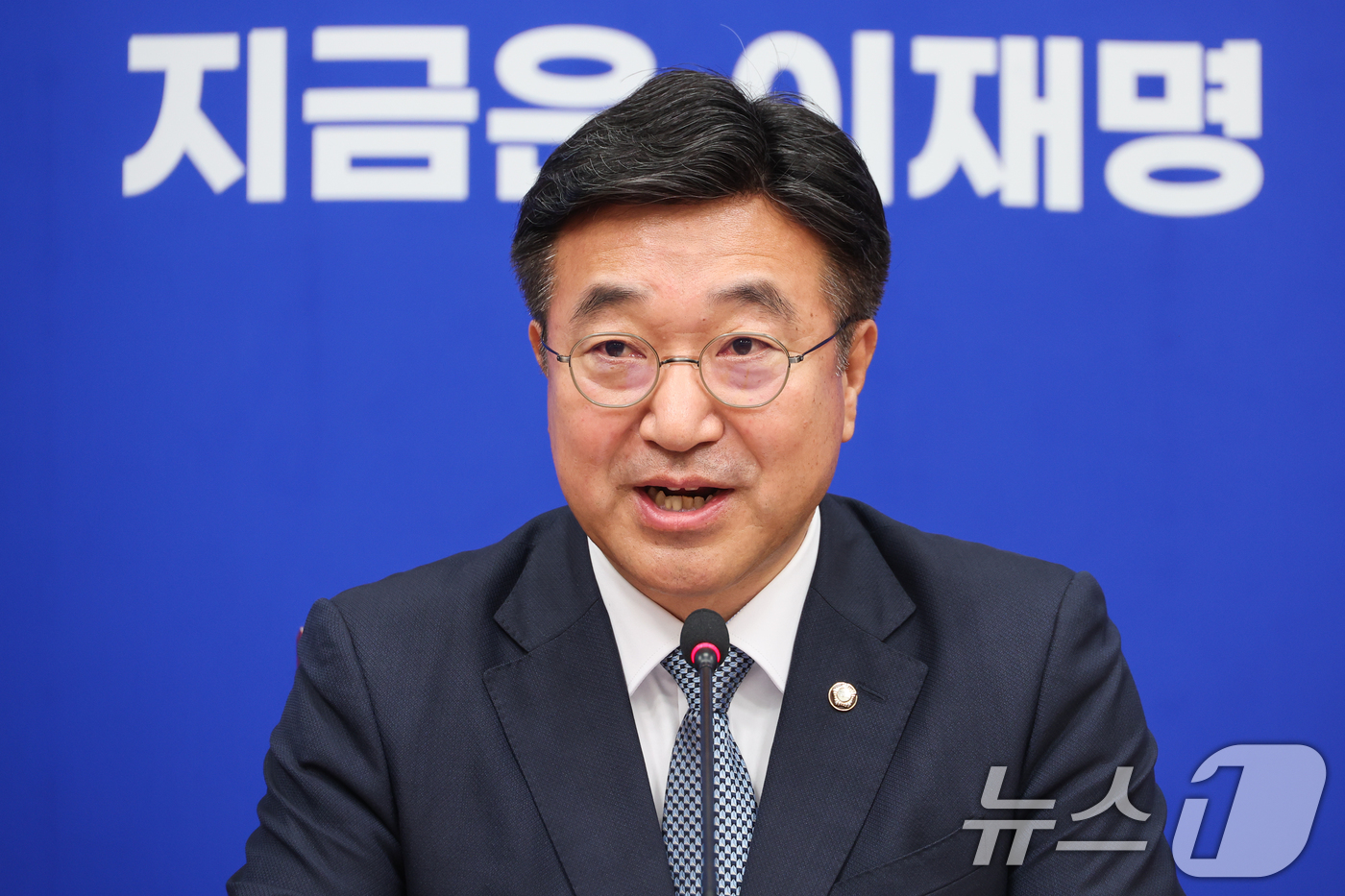 (서울=뉴스1) 안은나 기자 = 윤호중 더불어민주당 총괄선거대책본부장이 5일 오전 서울 여의도 국회에서 열린 기자간담회에 참석해 모두 발언하고 있다. 2025.5.5/뉴스1