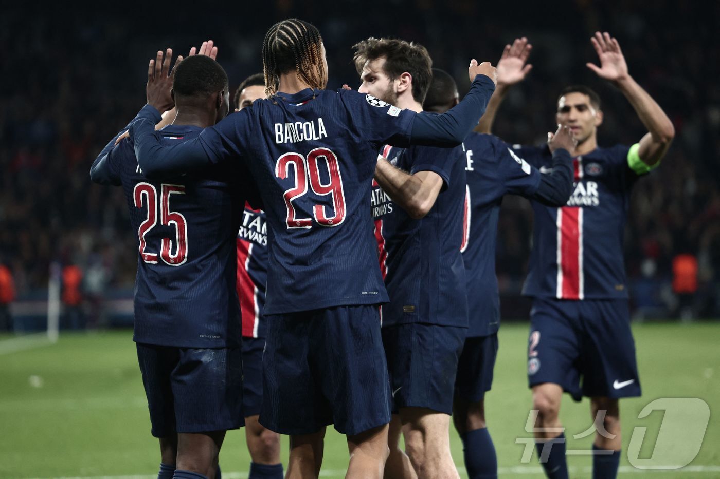 본문 이미지 - 득점 후 기뻐하는 PSG 선수들ⓒ AFP=뉴스1