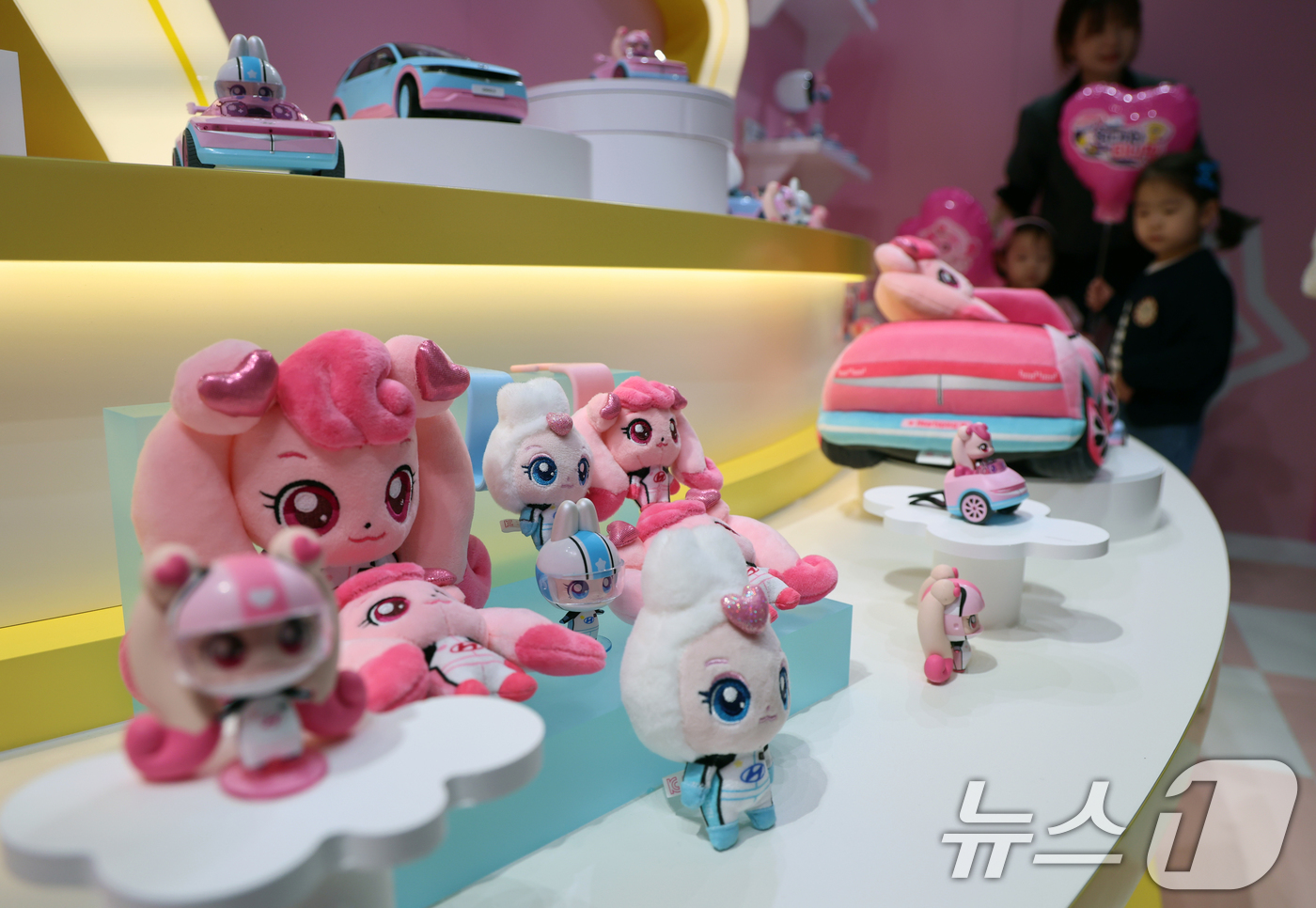 (고양=뉴스1) 황기선 기자 = 어린이날인 5일 경기 고양시 일산서구 현대 모터스튜디오 고양에서 인기 애니메이션 '캐치! 티니핑'과 협업해 열린 '유스 어드벤처' 전시회에서 어린이 …