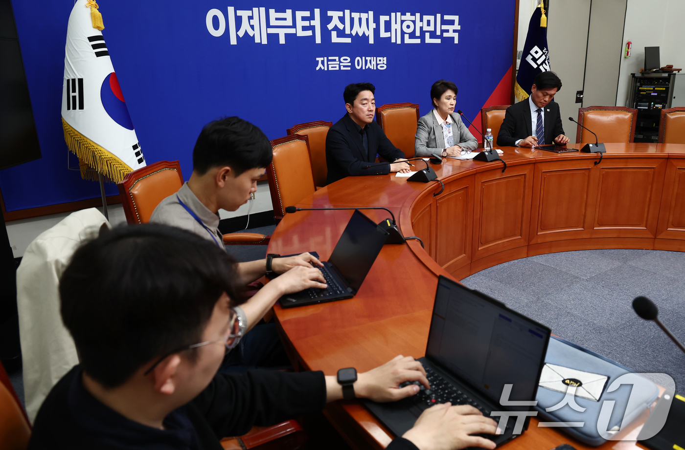 (서울=뉴스1) 김민지 기자 = 강금실 더불어민주당 총괄선대위원장이 5일 서울 여의도 국회에서 열린 기자간담회에서 발언하고 있다. 2025.5.5/뉴스1