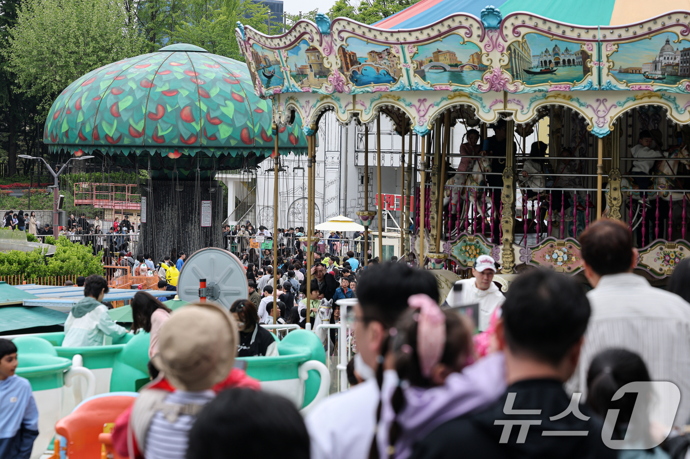 (서울=뉴스1) 이승배 기자 = 어린이날인 5일 서울 광진구 어린이대공원이 북적이고 있다. 2025.5.5/뉴스1
