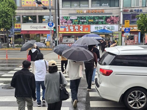 전국에 비바람…제주 최대 200㎜ '물 폭탄' [오늘날씨]