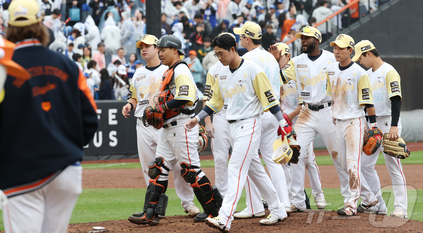 (대전=뉴스1) 김기남 기자 = 5일 대전 한화생명볼파크에서 열린 '2025 신한 SOL 뱅크 KBO리그' 프로야구 한화 이글스와삼성 라이온즈 경기에서 한화가 3대1 승리하며 선수 …