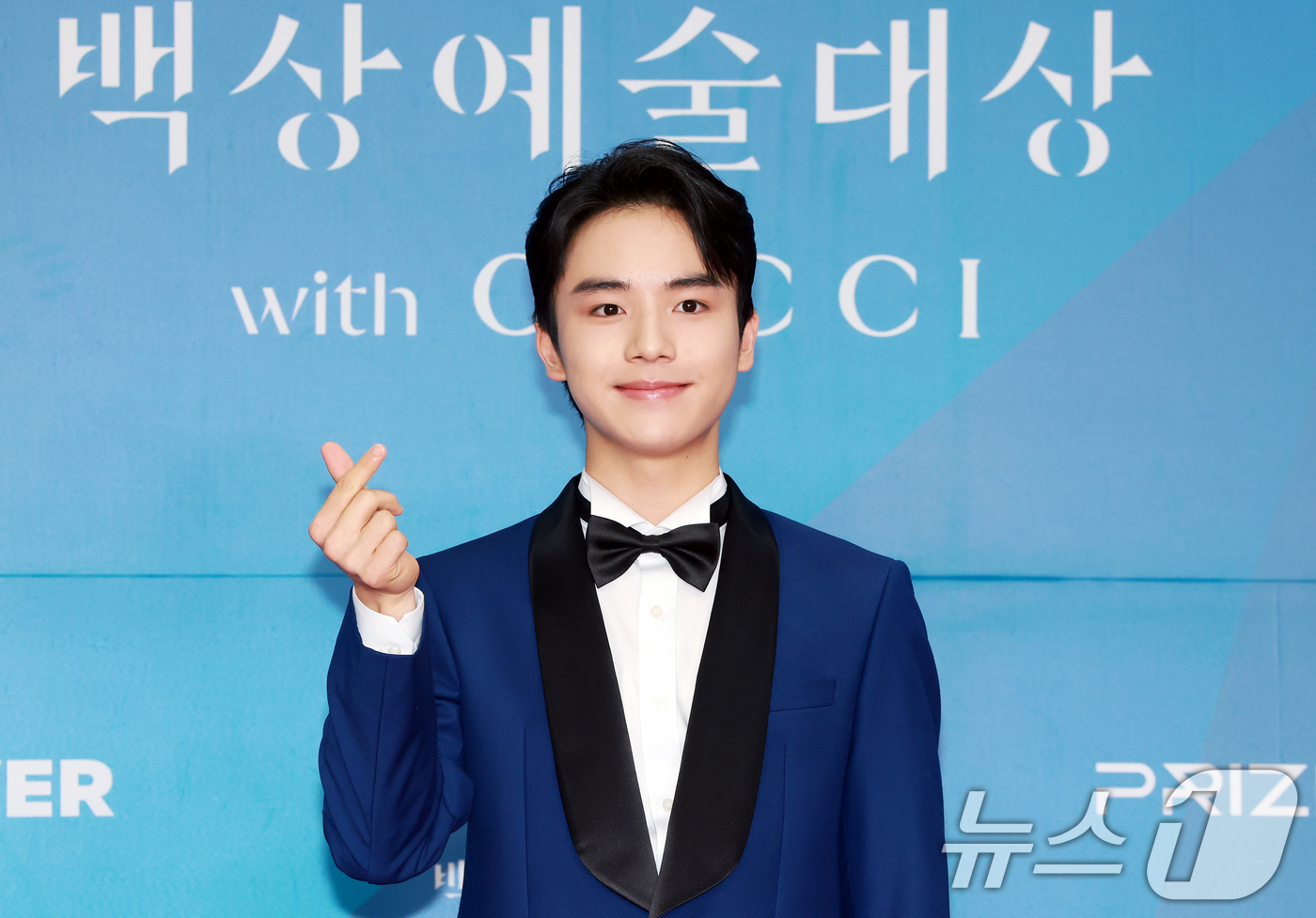 (서울=뉴스1) 김진환 기자 = 배우 문우진이 어린이날인 5일 오후 서울 강남구 코엑스에서 열린 '61회 백상예술대상' 레드카펫에서 포즈를 취하고 있다. 2025.5.5/뉴스1