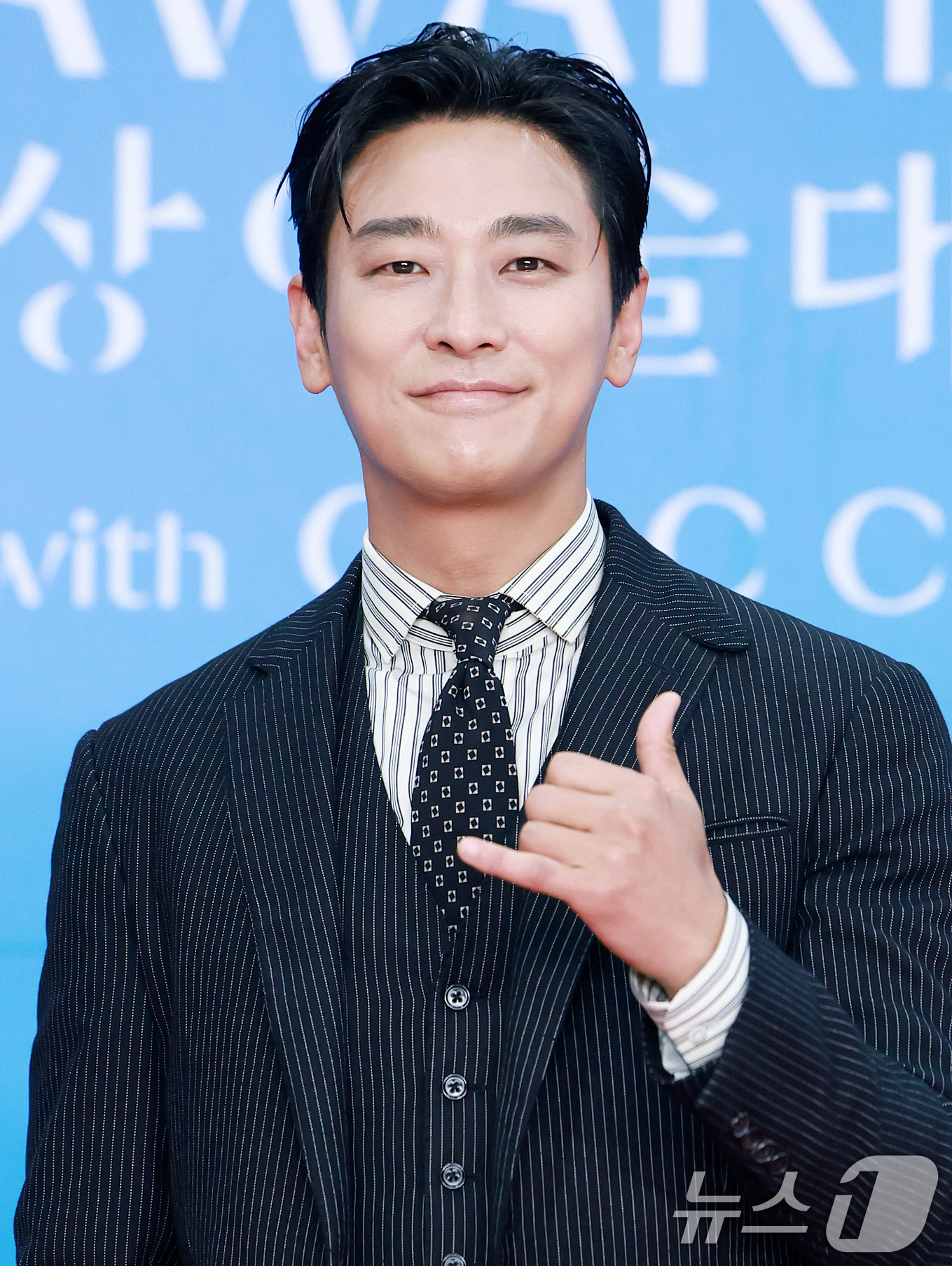 (서울=뉴스1) 김진환 기자 = 배우 주지훈이 어린이날인 5일 오후 서울 강남구 코엑스에서 열린 '61회 백상예술대상' 레드카펫에서 포즈를 취하고 있다. 2025.5.5/뉴스1