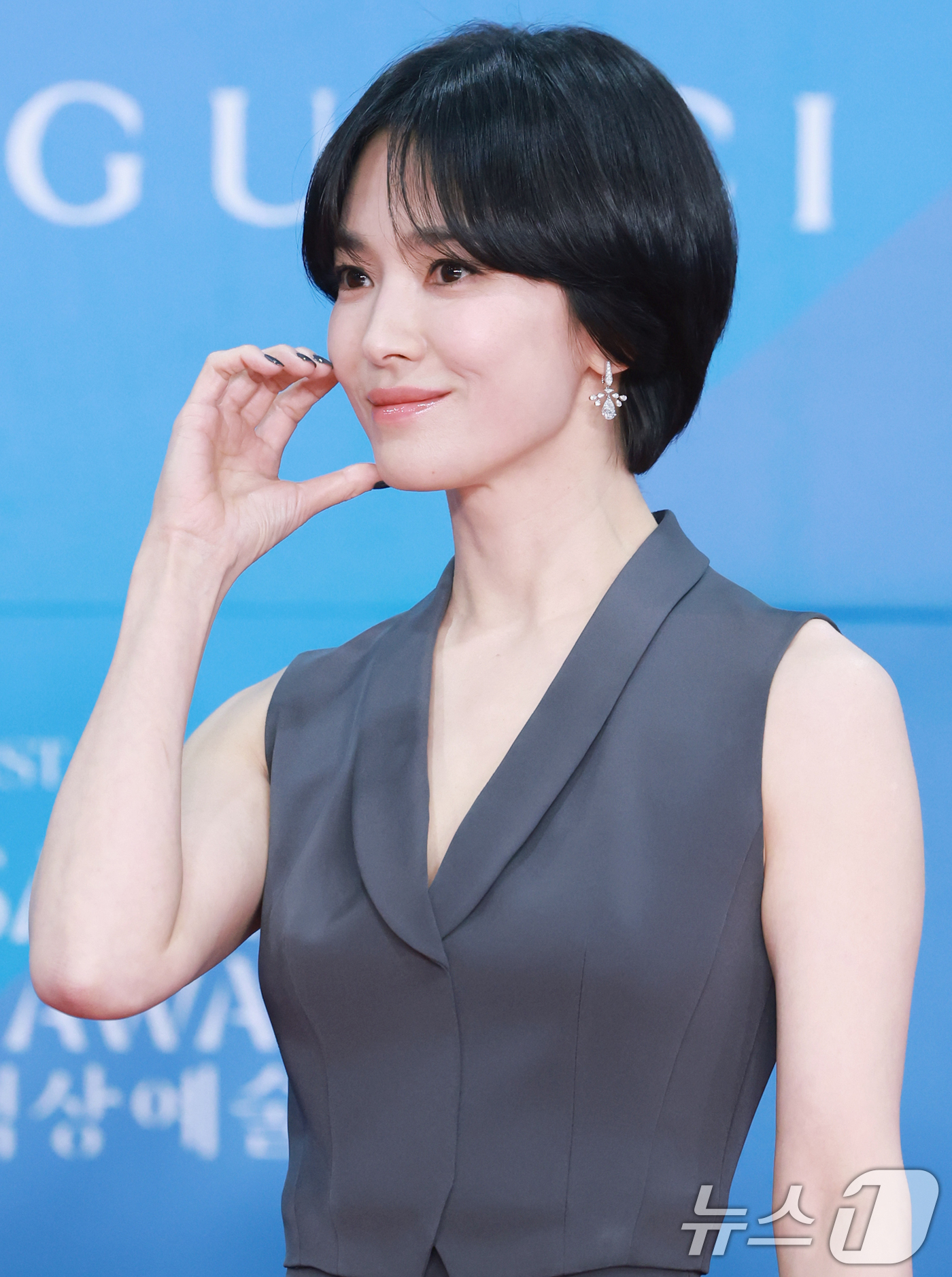 (서울=뉴스1) 김진환 기자 = 배우 송혜교가 어린이날인 5일 오후 서울 강남구 코엑스에서 열린 '61회 백상예술대상' 레드카펫에서 포즈를 취하고 있다. 2025.5.5/뉴스1