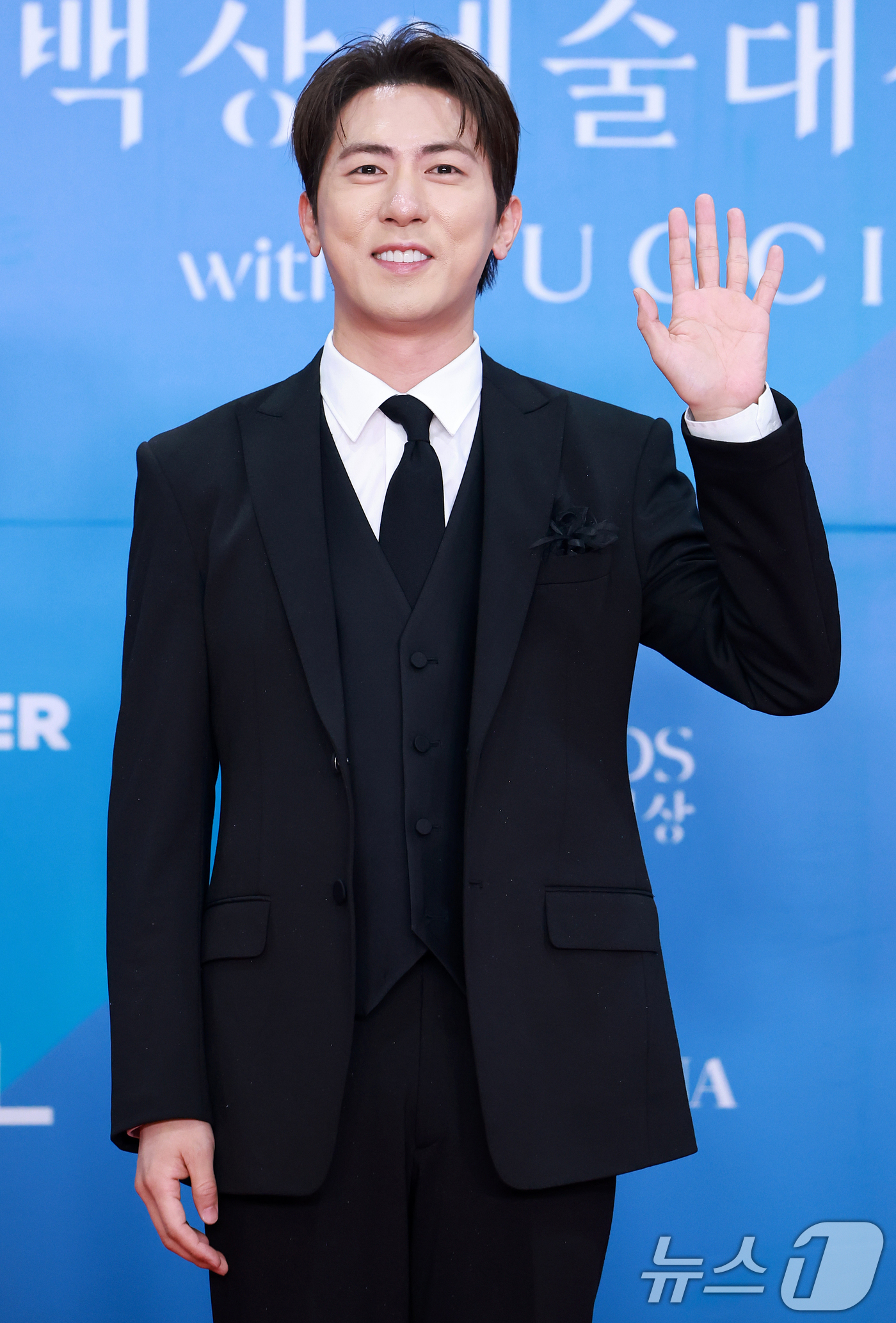 (서울=뉴스1) 김진환 기자 = 개그맨 김원훈이 어린이날인 5일 오후 서울 강남구 코엑스에서 열린 '61회 백상예술대상' 레드카펫에서 포즈를 취하고 있다. 2025.5.5/뉴스1