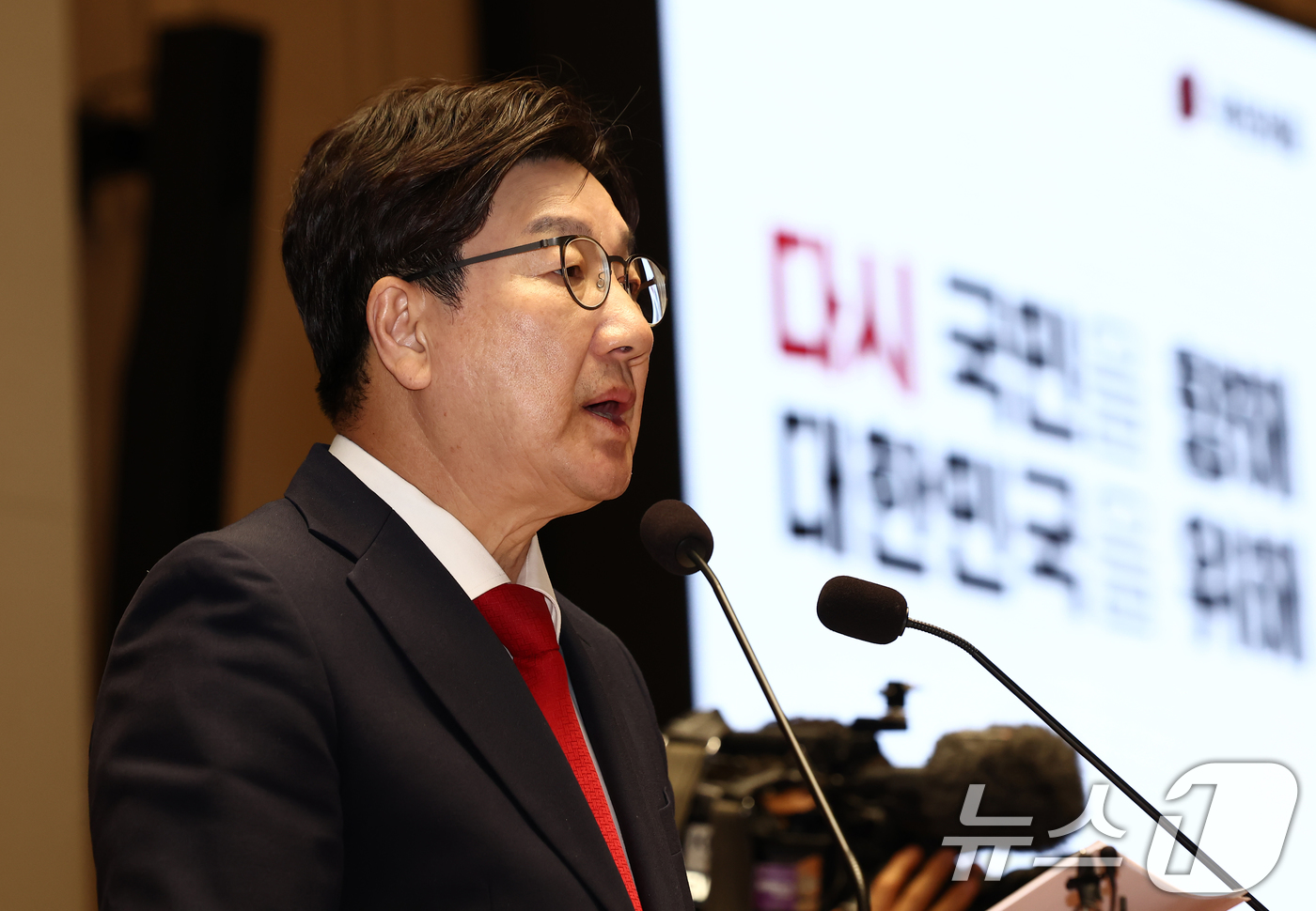 (서울=뉴스1) 김민지 기자 = 권성동 국민의힘 원내대표가 5일 서울 여의도 국회에서 열린 의원총회에서 발언하고 있다. 2025.5.5/뉴스1