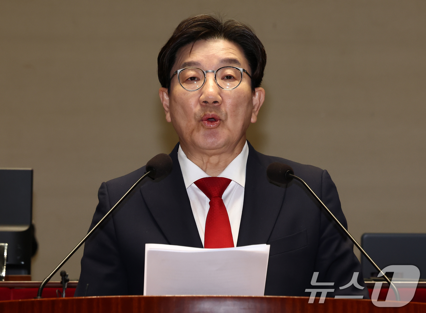 (서울=뉴스1) 김민지 기자 = 권성동 국민의힘 원내대표가 5일 서울 여의도 국회에서 열린 의원총회에서 발언하고 있다. 2025.5.5/뉴스1