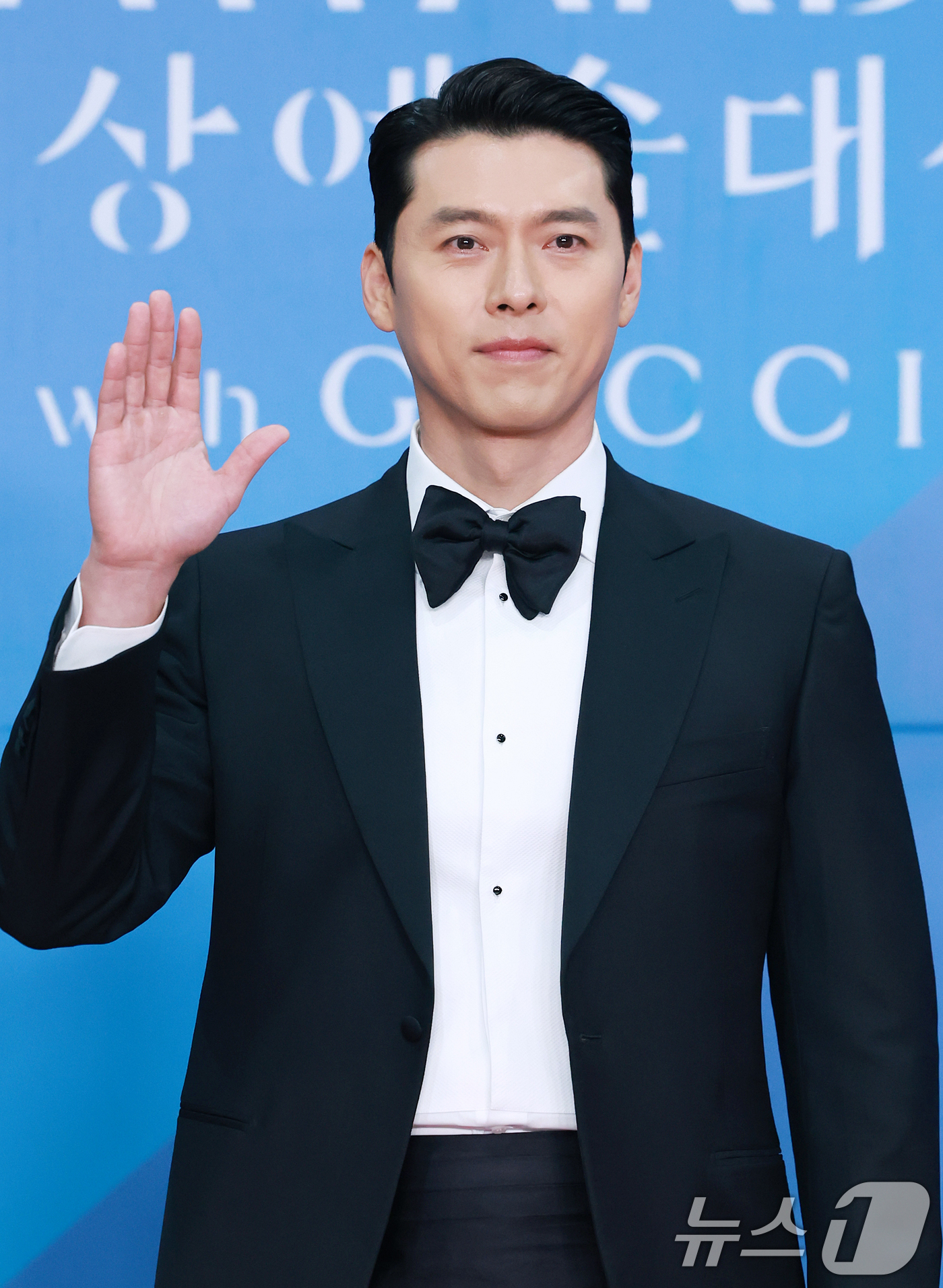 (서울=뉴스1) 김진환 기자 = 배우 현빈이 어린이날인 5일 오후 서울 강남구 코엑스에서 열린 '61회 백상예술대상' 레드카펫에서 포즈를 취하고 있다. 2025.5.5/뉴스1