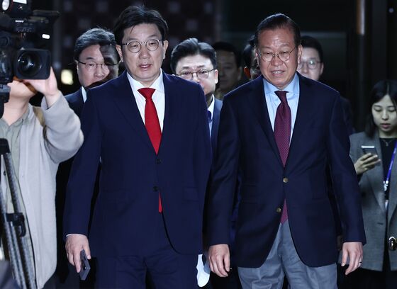 권영세·권성동, 의총 도중 김문수 만나…단일화 일정 합의 불발