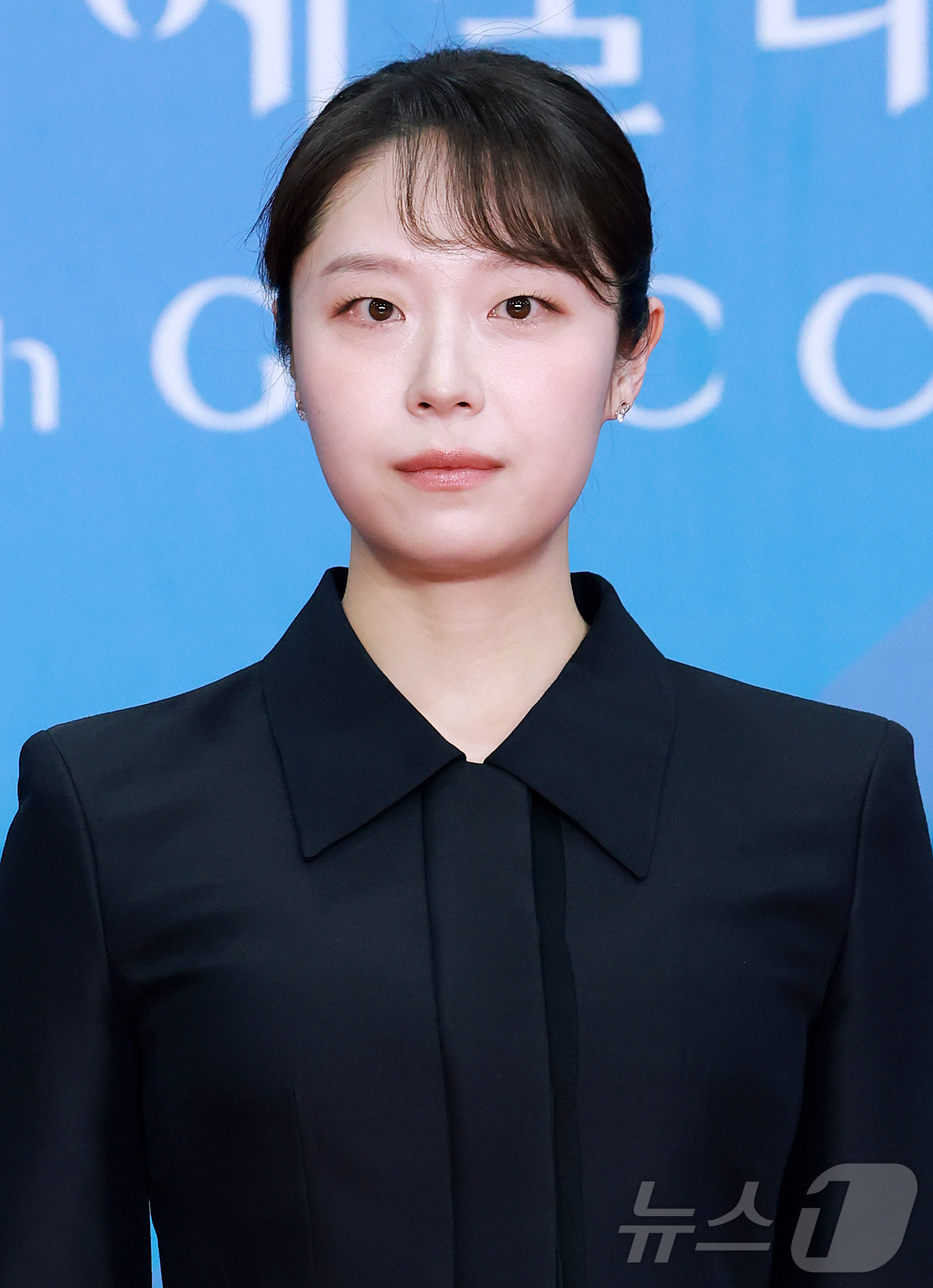 (서울=뉴스1) 김진환 기자 = 배우 윤경이 5일 오후 서울 강남구 코엑스에서 열린 '61회 백상예술대상' 레드카펫에서 포즈를 취하고 있다. 2025.5.6/뉴스1