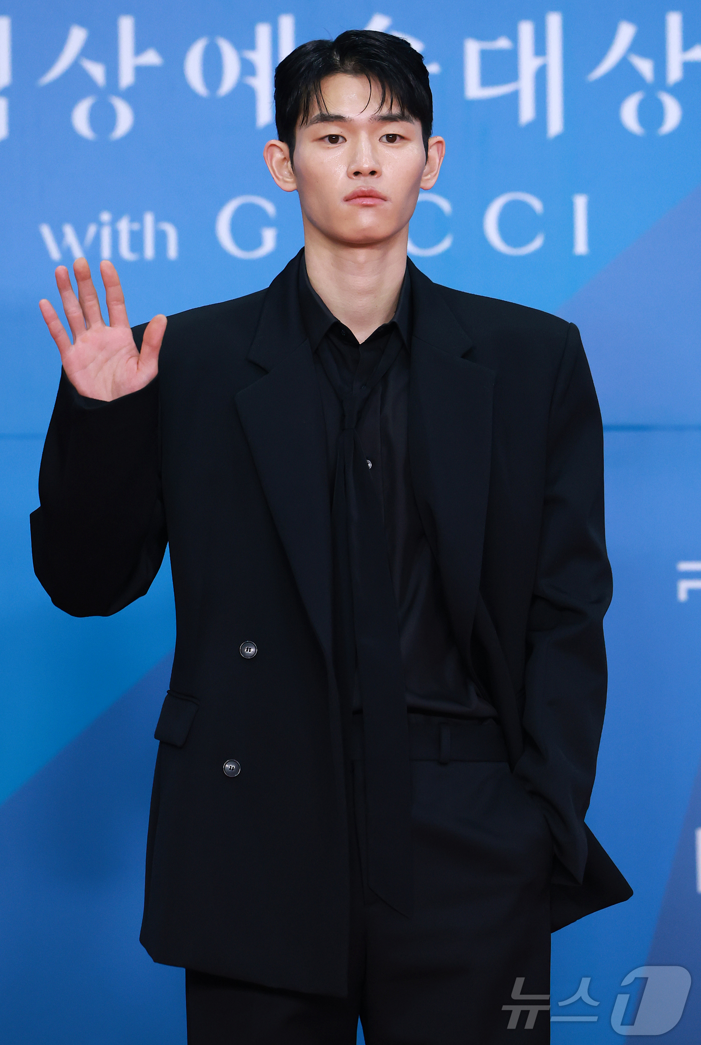 (서울=뉴스1) 김진환 기자 = 배우 김정진이 5일 오후 서울 강남구 코엑스에서 열린 '61회 백상예술대상' 레드카펫에서 포즈를 취하고 있다. 2025.5.6/뉴스1