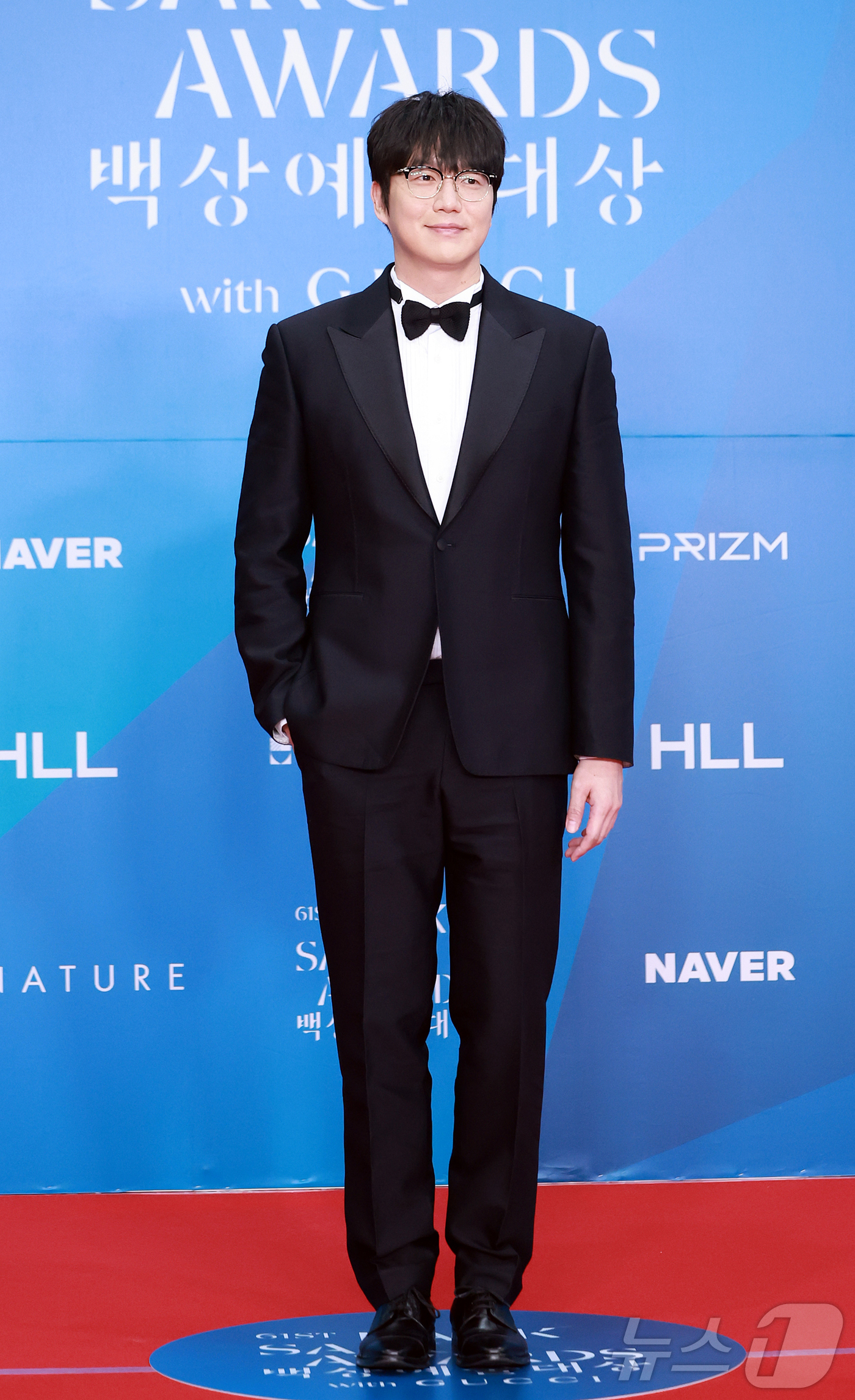 (서울=뉴스1) 김진환 기자 = 가수 성시경이 5일 오후 서울 강남구 코엑스에서 열린 '61회 백상예술대상' 레드카펫에서 포즈를 취하고 있다. 2025.5.6/뉴스1